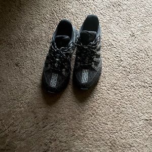 Versace Trigreca Sneakers .